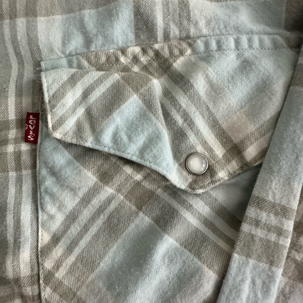 Levi's long sleeve, pearl snap button Gray and Blue Plaid Casual Shirt - Picture 4 of 7